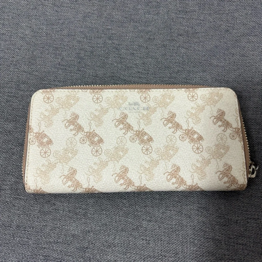 NWT COACH SLIM ACCORDION ZIP WALLET WITH HORSE AND CARRIAGE PRINt CREAM BEIGE - Picture 3 of 11